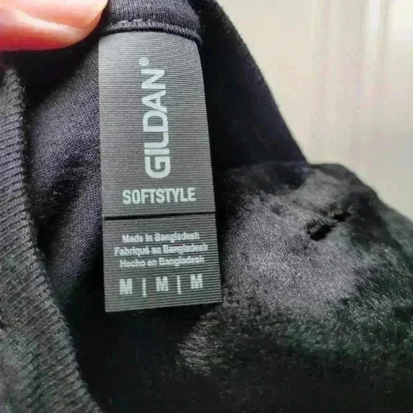 Graphic tee size medium - Picture 3 of 4